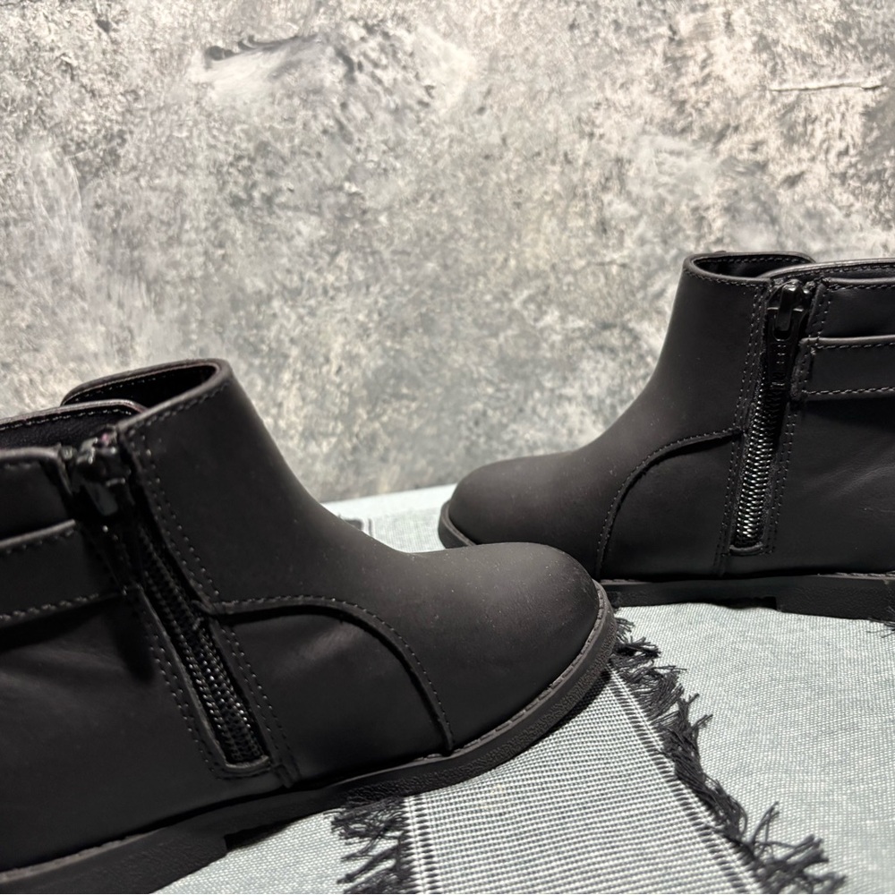 Children’s Place Black Minimalist Ankle Boots with Sturdy Soles - Picture 8 of 12